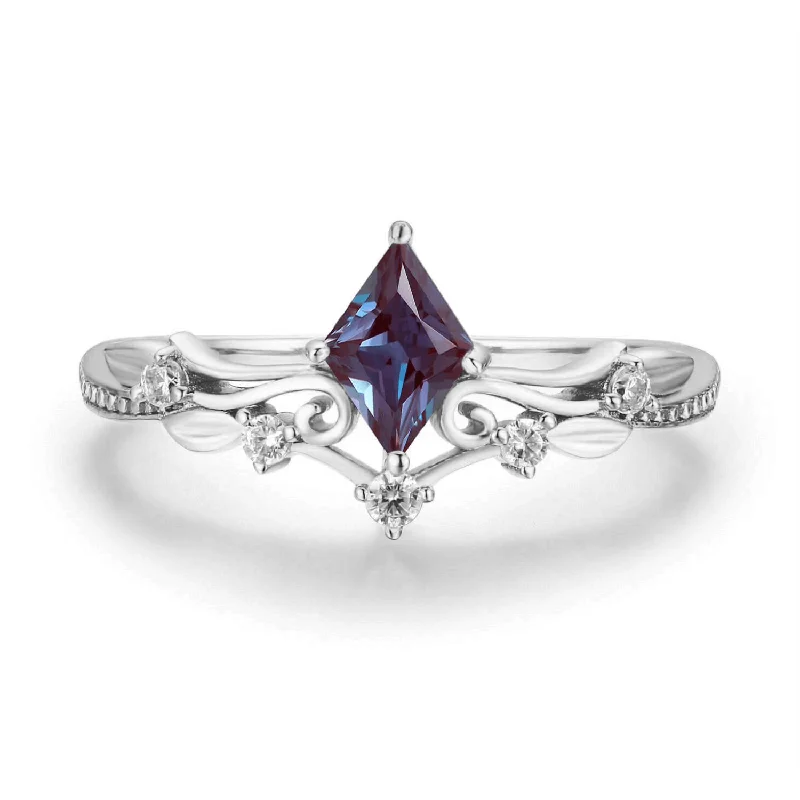 Stunning Engagement Rings For Romantic Proposals-Victorian Lace Alexandrite Ring©